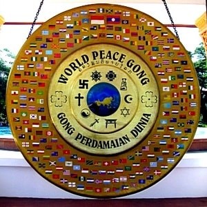 Наші учні на заході присвяченому Дню Миру